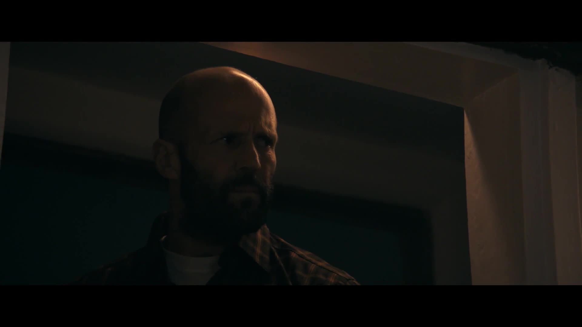 Včelař (Jason Statham Josh Hutcherson Jeremy Irons 2024 Thriller Akční Bdrip 1080p ) Cz dabing mp4